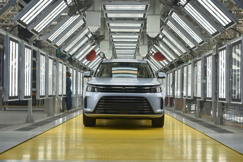 問界新M7交付上海交大重慶校友，口碑持續(xù)走高推動(dòng)汽車銷售熱潮